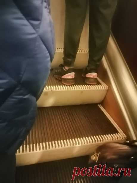 Туфли с зубами.
