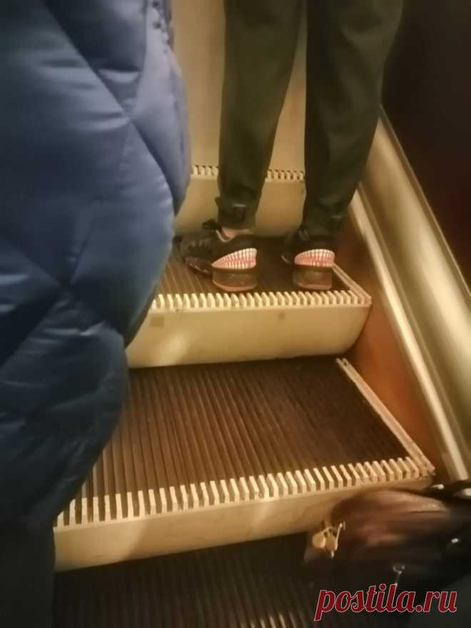 Туфли с зубами.