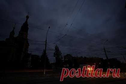 На Украине рассказали о защите критических объектов мешками с песком. Вице-премьер-министр Украины Александр Кубраков сообщил о значительном повреждении около половины энергетической инфраструктуры страны. По словам Кубракова, для защиты критических объектов используются мешки с песком. В «Укрэнерго» заявили, что ситуация сложная, но контролируемая.