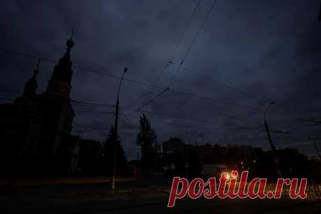 На Украине рассказали о защите критических объектов мешками с песком. Вице-премьер-министр Украины Александр Кубраков сообщил о значительном повреждении около половины энергетической инфраструктуры страны. По словам Кубракова, для защиты критических объектов используются мешки с песком. В «Укрэнерго» заявили, что ситуация сложная, но контролируемая.