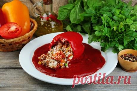 Фаршированный перец в томатном соусе Важно хорошо протушить фаршированные перцы, чтобы начинка пропиталась их особенным вкусом.Ингредиенты:сладкий перец - 16 шт. свиной фарш - 1 кг рис - 200 гморковь - 3-4 шт.лук - 3 шт.соль, перец - по вкусузелень - по вкусу яйцо - 1 шт.помидоры - 5 шт.растительное масло - для...