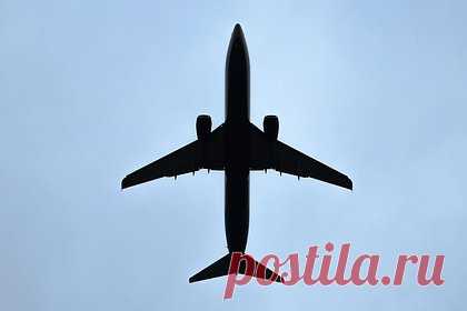 Российский самолет сел во время гололеда и застрял на полосе. Пассажирский самолет российской авиакомпании сел во время гололеда и застрял на взлетно-посадочной полосе. Воздушное судно выполняло рейс из Москвы в Уфу. Во время посадки Airbus A320 стало заносить, после чего он застрял. Основной причиной нештатной ситуации называют гололед.