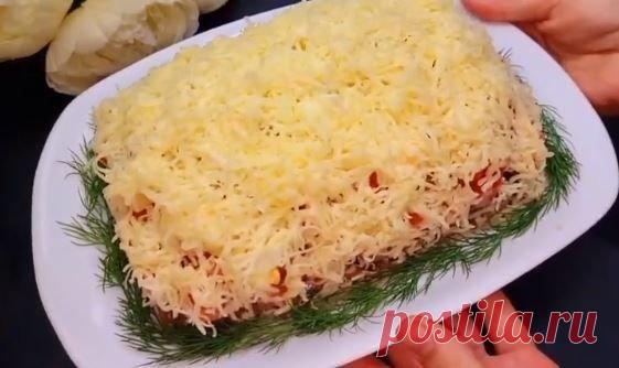 Салат  Ингредиенты: грибы - 250 гр. отварное мясо - 300 гр. помидор - 2 шт. лук репчатый - 1 шт. яйцо отварное - 2 шт. сыр 100 - гр. майонез - по вкусу, кто сколько любит соль и перец для вкуса чеснок - 2...
