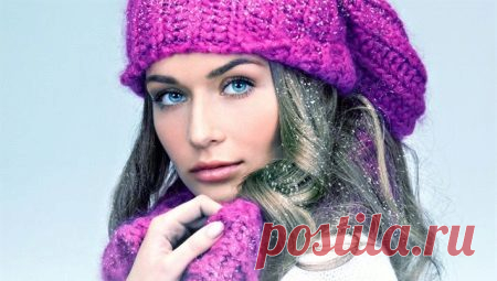 Вязаные шапки (151 фото): для женщин 50 лет, модные модели осень-зима 2018-2019 с ушками, объемные, из вязаной норки и с помпоном
