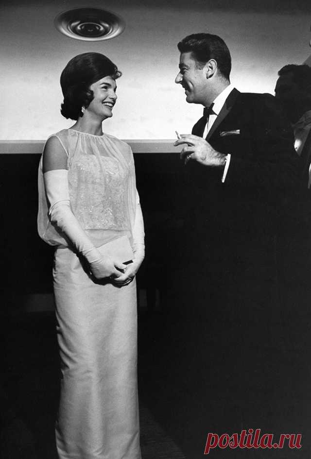 027-jackie-kennedy-theredlist.jpg (640×945)
