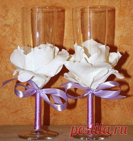 УКРАШЕНИЕ СВАДЕБНЫХ БОКАЛОВ ДЛЯ ШАМПАНСКОГО.