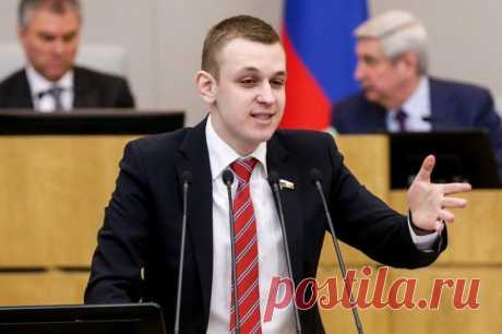 Политолог Калачев объяснил, почему депутата Власова хотят убрать из Госдумы. Парламентская комиссия по этике рекомендовала лишить мандатов двух депутатов Госдумы.