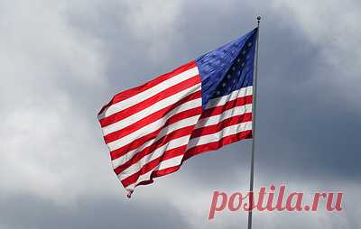 Госдеп рекомендовал гражданам РФ обращаться за иммиграционными визами США в Варшаву. В ведомстве также отметили, что соискатели из России отнесены к категории homeless, к которой Вашингтон обычно относит просителей визы из тех стран, где у США нет консульского представительства