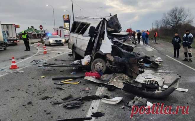 Число пострадавших в ДТП с бензовозом на Кубани выросло до 14 человек. В результате ДТП с маршруткой и бензовозом в Краснодарском крае число пострадавших выросло до 14 человек, сообщили РБК в пресс-службе в Федеральном центре медицины катастроф Минздрава.