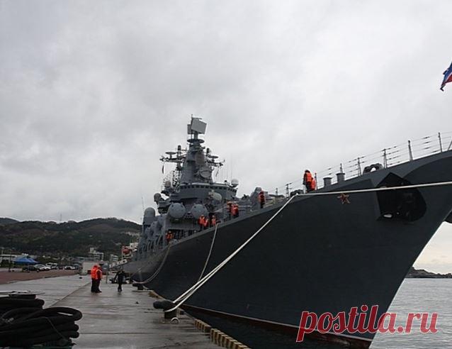Российский крейсер прибыл в Корею раньше США
