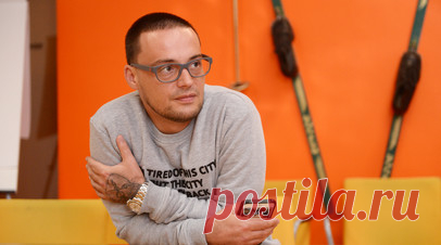«Если мутишь — мути тихо»: миллиардер Игорь Рыбаков выкупит права на альбом рэпера Гуфа «Город дорог», чтобы удалить его. Альбом, ставший символом нулевых, может исчезнуть из интернета. Миллиардер Игорь Рыбаков заявил, что намерен выкупить права на дебютный альбом Гуфа «Город дорог» — и удалить его со всех цифровых площадок. Почему бизнесмен решил так поступить с культовой пластинкой, которую сам когда-то слушал взахлёб, — в материале RT. Читать далее