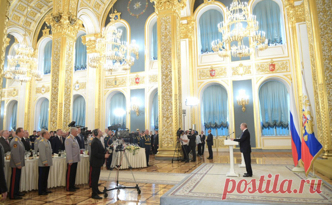 State Duma on Twitter “Viacheslav Volodin and leaders of the factions participated in the reception to honor graduates of higher military educational institutions that took place in Kremlin today.

Photos: https://t.co/2WrLaQBvvT”