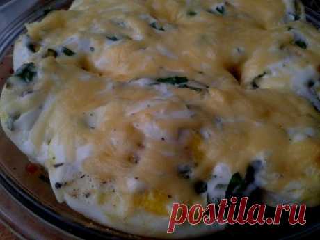 Яйца запечённые в сметане под сыром.