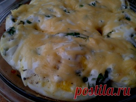 Яйца запечённые в сметане под сыром.