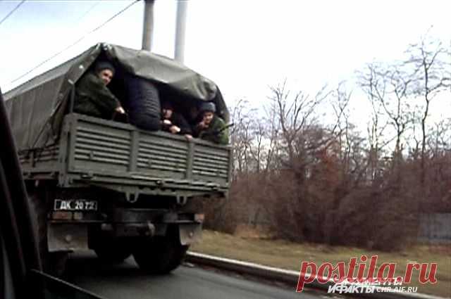 Полторы тысячи человек вышли к линии разграничения в ЛНР на митинг | В мире | Политика | Аргументы и Факты