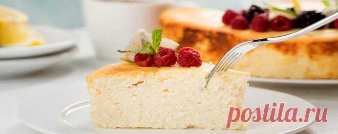 Лимонный творожник • Рецепт Пышный и вкусный домашний лимонный творожник отлично подойдет для питательного и легкого завтрака. Более того этот простой рецепт творожника с лимоном и манкой духовке понравится всем.