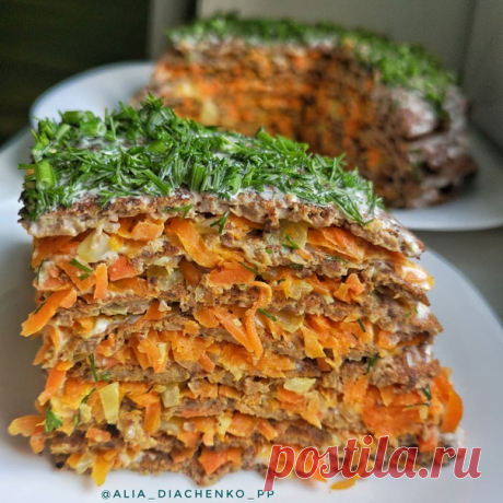 Вы даже не представляете какой он вкусный и сочный!

ПЕЧЕНОЧНЫЙ ТОРТ

КБЖУ на 100 грамм = 95,4/8,3/3,4/7,9

Ингредиенты:
Куриная печень - 600 грамм
Молоко 2,5% - 100 мл
Яйца - 2 шт.
Рисовая мука – 45 грамм
Лук – 300 грамм
Морковь – 400 грамм
Чеснок – 10 грамм
Натуральный йогурт густой 1,6% 200 мл
Зелень, соль, перец по вкусу

1. В блендере перебиваем печень (предварительно промытую и очищенную), молоко, яйца, муку, лук 100 грамм, морковь 100 грамм, чеснок 5 грамм, соль, пе...