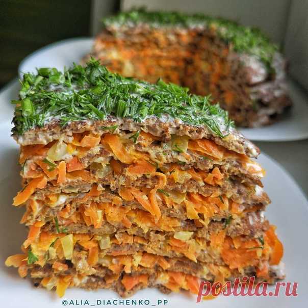 Вы даже не представляете какой он вкусный и сочный!

ПЕЧЕНОЧНЫЙ ТОРТ

КБЖУ на 100 грамм = 95,4/8,3/3,4/7,9

Ингредиенты:
Куриная печень - 600 грамм
Молоко 2,5% - 100 мл
Яйца - 2 шт.
Рисовая мука – 45 грамм
Лук – 300 грамм
Морковь – 400 грамм
Чеснок – 10 грамм
Натуральный йогурт густой 1,6% 200 мл
Зелень, соль, перец по вкусу

1. В блендере перебиваем печень (предварительно промытую и очищенную), молоко, яйца, муку, лук 100 грамм, морковь 100 грамм, чеснок 5 грамм, соль, пе...