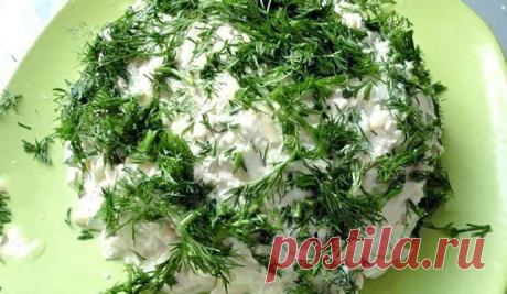 Салат с курицей, яблоком, сыром и яйцом