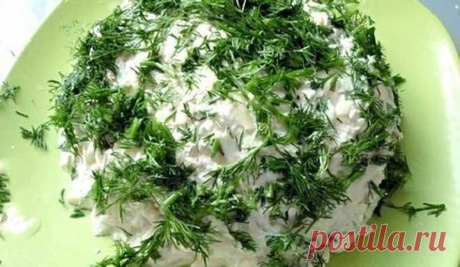Салат с курицей, яблоком, сыром и яйцом