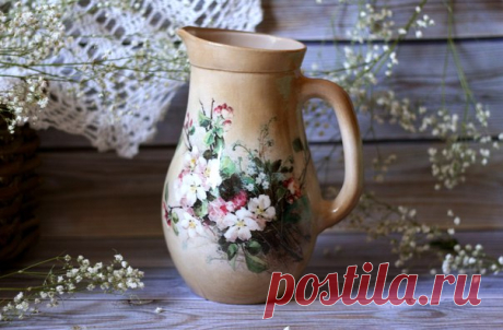 Уважаемые мастера и мастерицы, дорогие друзья, всем доброго дня! Спешу пригласить вас на свой открытый вебинар в рамках конференции Университета Декупажа "Летние мотивы", которое состоится 4 июня в 19-00 по Московскому времени.
На этом занятии я покажу как из обычного стеклянного кувшина можно сделать кувшинчик, очень напоминающий глиняный. 
Итак, что же будет на этом мастер-классе: я покажу как и чем грунтовать стекло, как сделать так, что бы внутри кувшин так же напомина...