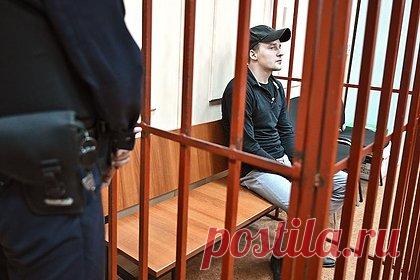 Задержанному за покушение на Прилепина продлили арест до октября. Басманный суд Москвы продлил срок ареста Александру Пермякову, который обвиняется в совершении покушения на писателя Захара Прилепина. Мужчина будет находиться в СИЗО до 6 октября. Ему вменяют совершение преступлений, предусмотренных ст. 205 УК РФ («Террористический акт»).