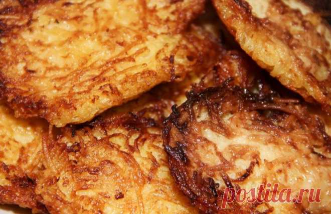 Чтобы драники всегда были идеальными: 5 секретов любимого блюда Несмотря на тот факт, что жареные оладьи из картофеля готовят в разных уголках планеты, самыми вкусными считаются именно белорусские драники: наши хозяйки способны творить настоящие чудеса.