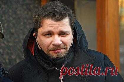 Харламов высмеял слова Билана об усталости после нетрезвого выступления певца. После того как Дима Билан объяснил свое пьяное выступление усталостью, комик Гарик Харламов пошутил над поп-исполнителем. Звезда Comedy Club опубликовал в Instagram видео, в котором сравнил Билана с бывшим президентом России Борисом Ельциным. Харламов призвал певца не обижаться на него.