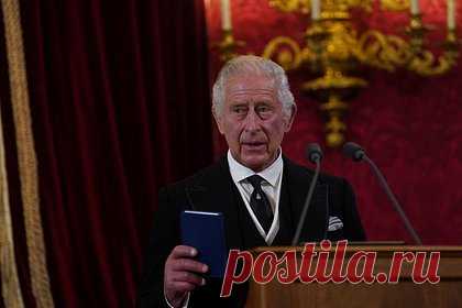 Короля Карла III официально провозгласили главой Канады. Короля Великобритании Карла III официально провозгласили новым монархом Канады. Церемония провозглашения прошла в Оттаве. На мероприятии присутствовали премьер-министр Канады Джастин Трюдо, генерал-губернатор Мэри Саймон и члены кабинета министров. После подписания документов состоялся 21 залп из четырех орудий.