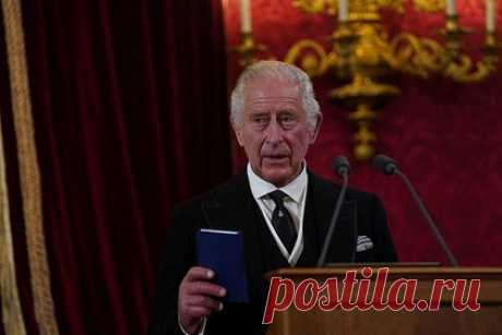 Короля Карла III официально провозгласили главой Канады. Короля Великобритании Карла III официально провозгласили новым монархом Канады. Церемония провозглашения прошла в Оттаве. На мероприятии присутствовали премьер-министр Канады Джастин Трюдо, генерал-губернатор Мэри Саймон и члены кабинета министров. После подписания документов состоялся 21 залп из четырех орудий.