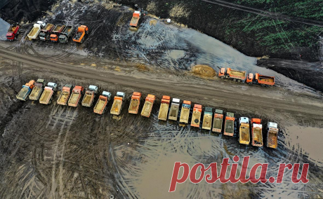 Компания ВЭБа и Ротенберга достроит южный дублер МКАД за ₽20 млрд. «Дороги и мосты», входящая в группу «Нацпроектстрой», получила подряд на строительство последнего участка трассы Солнцево — Бутово — Варшавское шоссе за 20 млрд руб. Трасса станет южным дублером МКАД и будет запущена в 2026 году