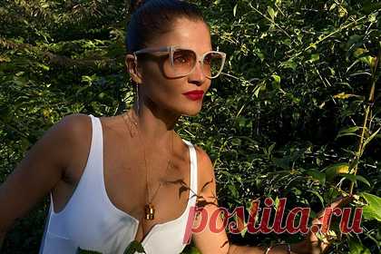 52-летняя модель показала фигуру в купальнике и взволновала фанатов. Датская супермодель Хелена Кристенсен (Helena Christensen) показала фигуру на фото в купальнике и взволновала поклонников. 52-летняя знаменитость снялась в нескольких комплектах. Так, на одном из кадров она запечатлена в бассейне с собранными в пучок волосами в черном слитном костюме с глубоким декольте.
