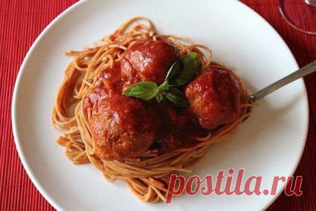Спагетти с фрикадельками в томатном соусе / Вкусные привычки