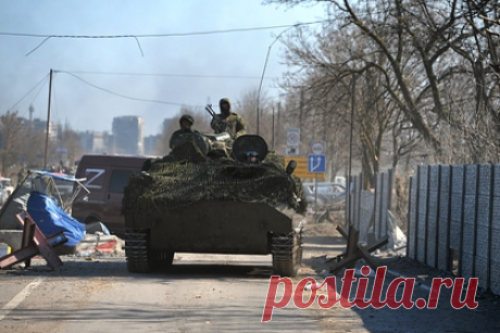 Минобороны заявило о покидающих Мариуполь в гражданской одежде националистах. Министерство обороны России заявило о том, что националистам в Мариуполе был отдан приказ покинуть город под видом мирных жителей и уходить в гражданской одежде по гуманитарным коридорам. Об этом сообщил начальник Национального центра управления обороной Российской Федерации генерал-полковник Михаил Мизинцев.