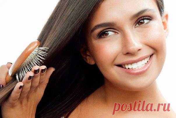 Домашнее средство от перхоти

Большинство шампуней против перхоти содержат яды, например сульфид селена. Они также содержат канцерогенные ПАВы и формальдегид.

Средство от перхоти, выпадения волос и даже облысения (говорят, использовали ещё в древнем Египте).

Нам необходимо:
- 2 имбирных корня, натёртых на тёрке
- 3 столовых ложки кунжутного масла
- немного лимонного сока.