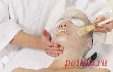 Подогреваю это средство, наношу на лицо и покрываю пленкой. 20 минут, и я снова как девочка! Божественная маска. Популярность парафинотерапии — это не просто дань моде, ведь ее используют еще с начала прошлого века. Эта процедура широко применяется для ухода за кожей рук. Но уже достаточно давно ее используют для ухода за лицом. В результате кожа становится подтянутой, упругой и увлажненной. Но парафиновая маска для лица не только воздействует на состояние дермы, она также...