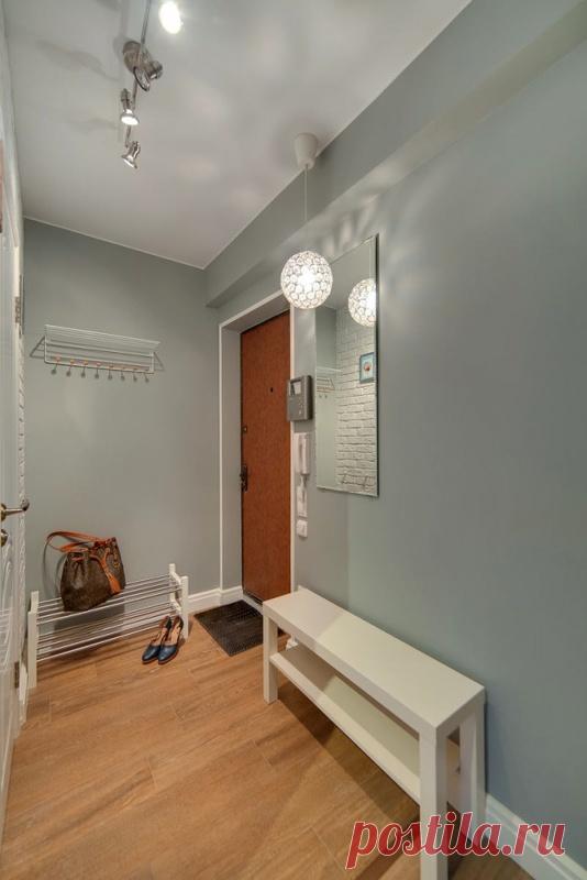 Прихожая в сером цвете. Маленькая прихожая. #justhome #джастхоум #джастхоумдизайн Just-Home.ru Бесплатный каталог дизайн проектов квартир. Более 900 практичных и бюджетных проектов . Переходите на сайт и выбирайте лучшее! #дизайнкоридор #стильнаякоридор #идеикоридора #коридоркомната #современнаякоридор #коридор2016 #интерьерыквартиры #ремонткомнаты #квартира #интерьер #Современныйстиль