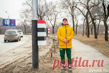 Хабаровчанин украсил городскую улицу картинами дальневосточных маяков. Житель Хабаровска Георгий Шигапов создал импровизированную галерею на одной из городских улиц, украсив ее картинами известных дальневосточных маяков. Мужчина нарисовал маяки на электрических щитках, расположенных на Тихоокеанской улице. Прохожие могут увидеть маяки Басаргина, Токаревский и Петропавловский.