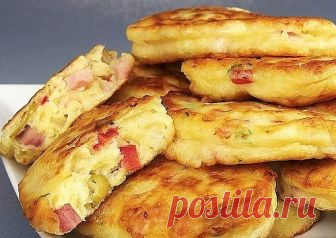 Завтрак-ФУРОР: Оладьи со вкусом пиццы 

Моя семья еще никогда не была в таком восторге от завтрака. Это шедеврально, а по своей простоте гениально! Попробуйте, и поймете, о чем я говорю... ))

Ингредиенты: 

Кефир (объёмом 250 мл) — 1 стак. 
Сыр твердый (моцарелла для пиццы или любой вами любимый сыр) — 70 г 
Ветчина (из индейки, любая вами любимая или колбаса) — 100 г 
Мука пшеничная / Мука (объёмом 250 мл) — 1 стак. 
Соль — 0,5 ч. л. 
Сахар (можно 1 ч л, по вкусу) — 0,5 ...