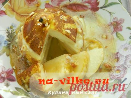 Десерт из груши и камамбера с мёдом и миндалём - рецепт с фото
