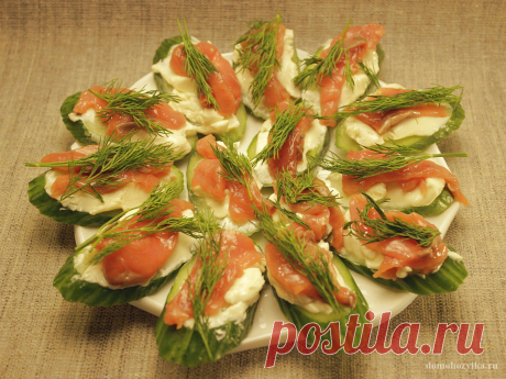 Очень вкусная закуска из огурца с красной рыбой. Готовить ее совсем просто, особенно когда у вас гости на пороге. Такая красивая и вкусная закуска украсит любой стол.
Закуска из огурца с красной рыбой https://domohozyika.ru/kulinariya/zakuska-iz-ogurca-s-..