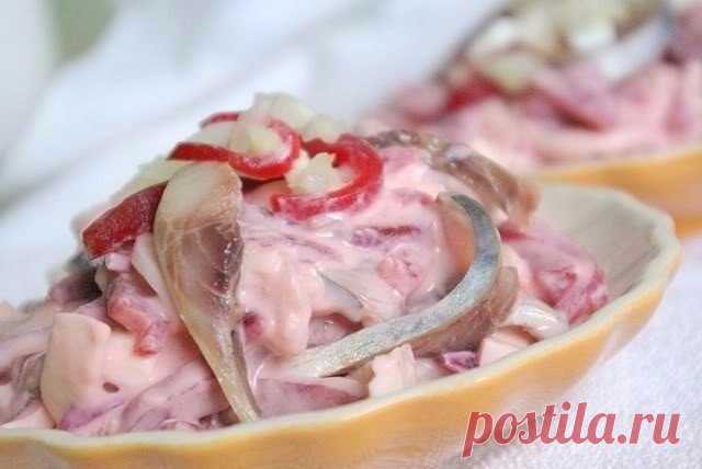 Салат с соленой селедкой