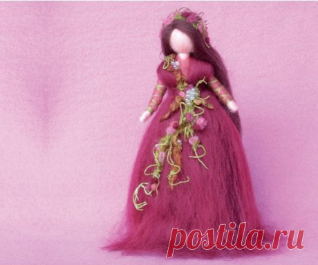 How to Make a Magic Wool Autumn Fairy: This gorgeous autumn fairy would make a perfect addition to any autumnal celebration - why not add to your Thanksgiving centrepiece?  If you've never tried felting or working with magic wool before, this tutorial might be a little advanced. Now we'r…