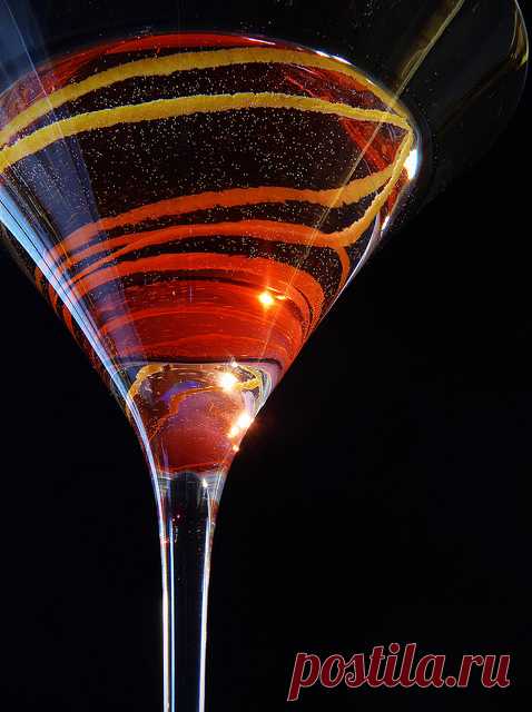 ТОП-3 ЛЕТНИХ КОКТЕЙЛЕЙ:
Пина Колада, Лонг Айленд, Куба Либре.