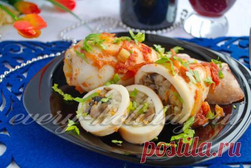 Кальмары, фаршированные рисом и грибами: рецепт с фото