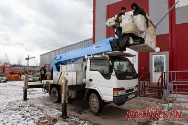 Аренда и услуги автовышки в Красноярске довольно востребованы, по причине того, что  повышенная мобильность и маневренность этих конструкций позволяет экономить время и деньги, а функциональные возможности оборудования позволяют успешно справляться с разнообразными задачами. Для многих заказчиков аренда и услуги автовышки в Красноярске начинаются с изучения информации о параметрах этой спецтехники.