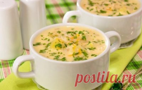 Сырный суп-пюре с курицей Сырный суп нравится многим благодаря мягкому сливочному вкусу, который ему придает расплавленный сыр. Готовить его можно на воде или бульоне, из одних только овощей или с добавлением мяса. Нежный и га…