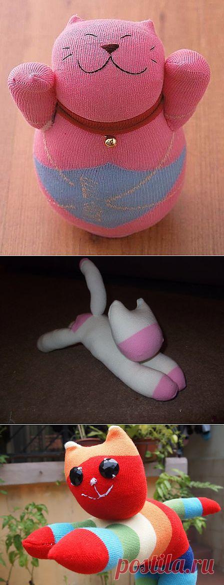 Игрушка — кот из носка.