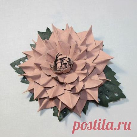 #brosh #jewerly #instalove #instalaugh #hendmade #nature #брошь #брошькожаная #скриня #скриняhandmade #ярмаркамастеров #авторскаяработа