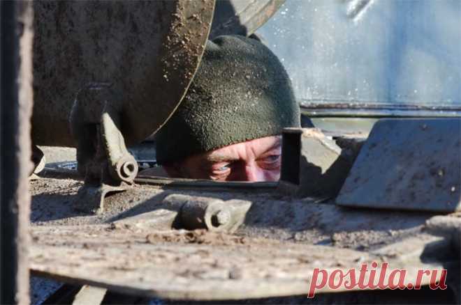 «Гвардейцы» Зеленского. На Украине в ряды ВСУ призвали мужчину с параличом. Творящие произвол военкомы выполняют волю Зеленского, для которого «мясные штурмы» стали единственной возможной формой продления своей политической карьеры.